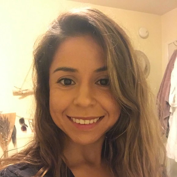 Meet your Posher, Alyssa - Picture 2 of 2